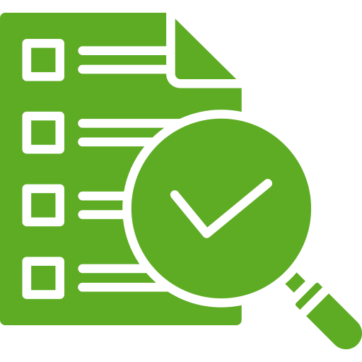 Une loupe verte est sur une feuille en papier. Cette loupe affiche un logo validé.